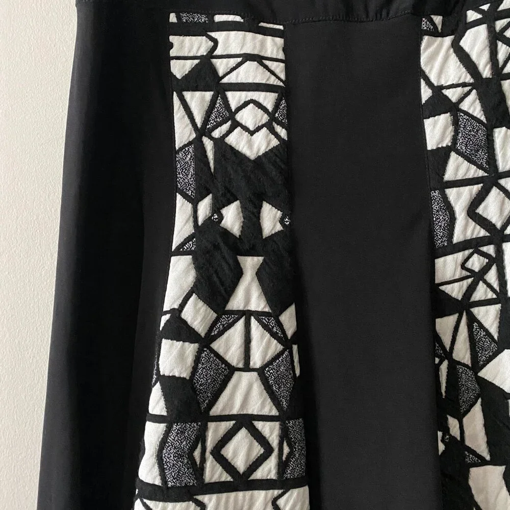 Marallis Collection Black White Geometric Pattern Skirt - Picture 9 of 10